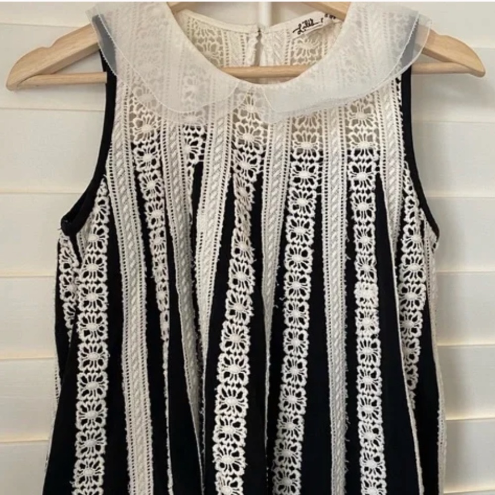 ANTHROPOLOGIE NWOT adorable Lili’s Closet Baby Doll Top.  XS.